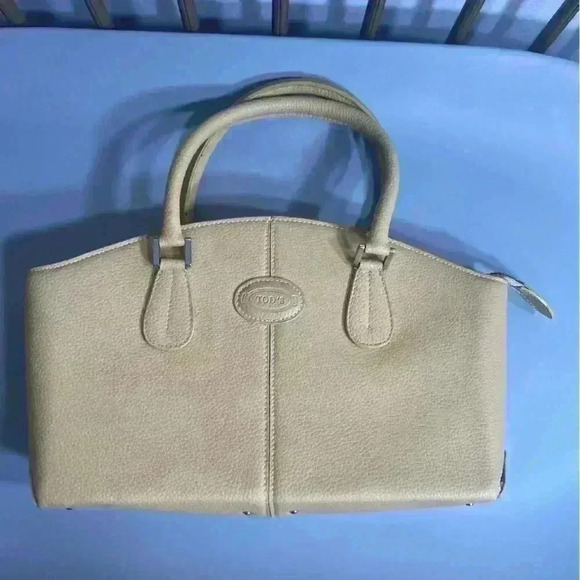 Tod's Handbags - Vintage Tods leather cream shoulder bag small handbag white stitching detail